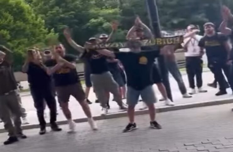 Ποδόσφαιρο Γυναικών: Φίλοι της ΑΕΚ βρέθηκαν έξω από το ξενοδοχείο κατά την αναχώρηση της αποστολής (vid)