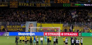 Το χειροκρότημα του κόσμου στους παίκτες της ΑΕΚ μετά το φινάλε του αγώνα με τη Ράγιο Βαγιεκάνο (vid)